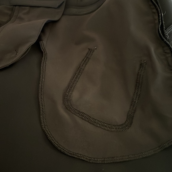 Lululemon black zipper and button closure pants with zippered pockets size 6 - Picture 8 of 8